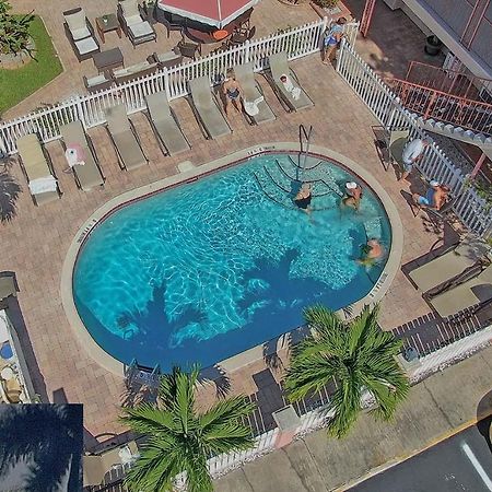 Carlton House Motel And Suites St. Pete Beach Esterno foto