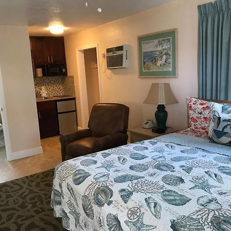 Carlton House Motel And Suites St. Pete Beach Esterno foto