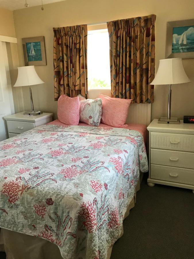 Carlton House Motel And Suites St. Pete Beach Esterno foto