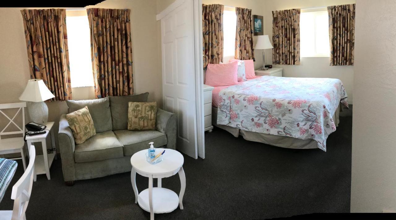 Carlton House Motel And Suites St. Pete Beach Esterno foto
