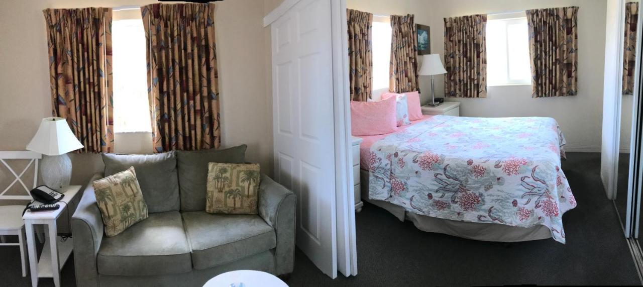 Carlton House Motel And Suites St. Pete Beach Esterno foto