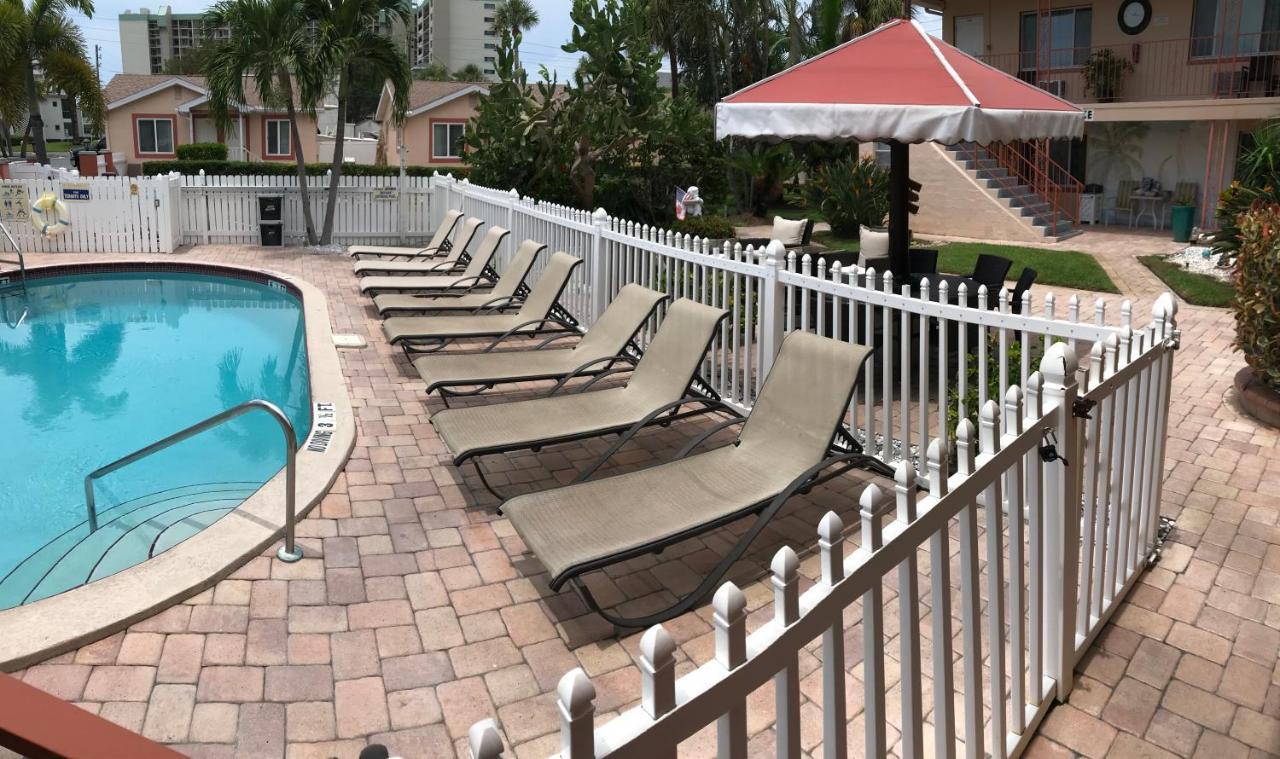 Carlton House Motel And Suites St. Pete Beach Esterno foto