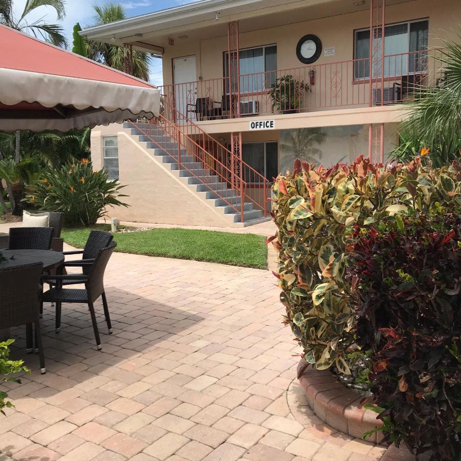Carlton House Motel And Suites St. Pete Beach Esterno foto