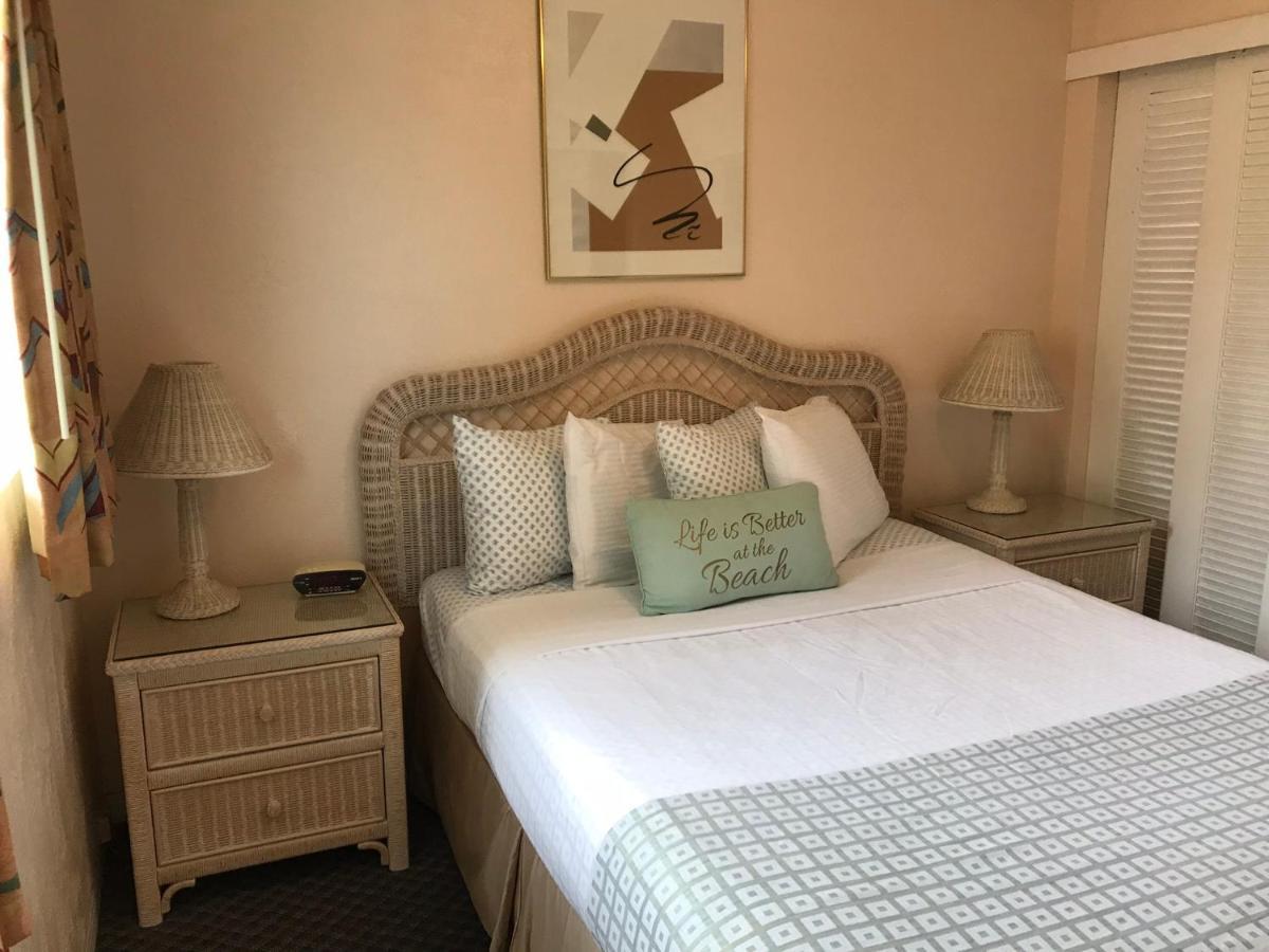 Carlton House Motel And Suites St. Pete Beach Esterno foto