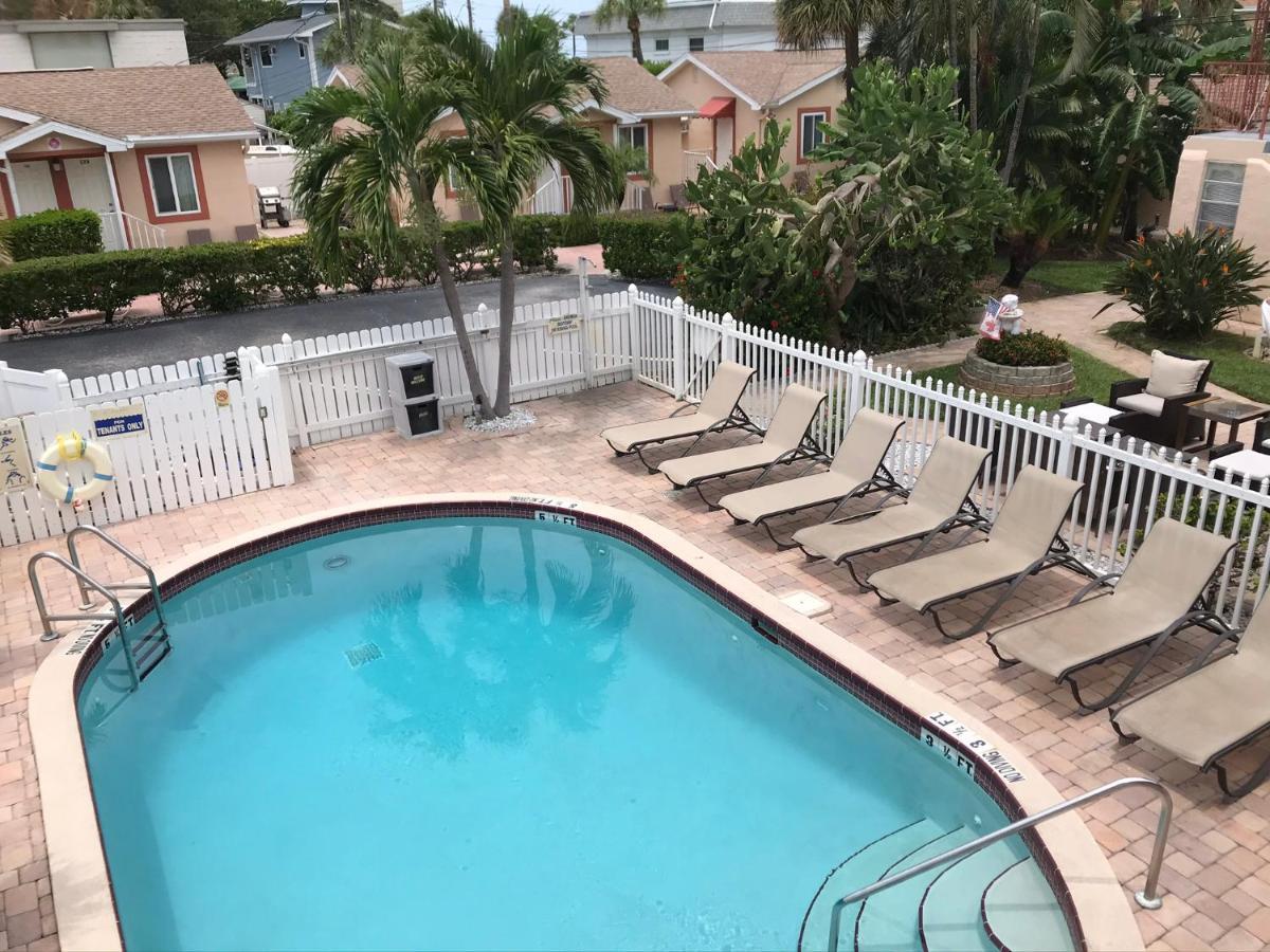 Carlton House Motel And Suites St. Pete Beach Esterno foto