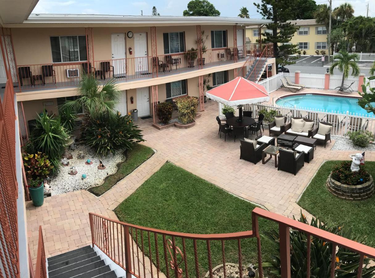 Carlton House Motel And Suites St. Pete Beach Esterno foto