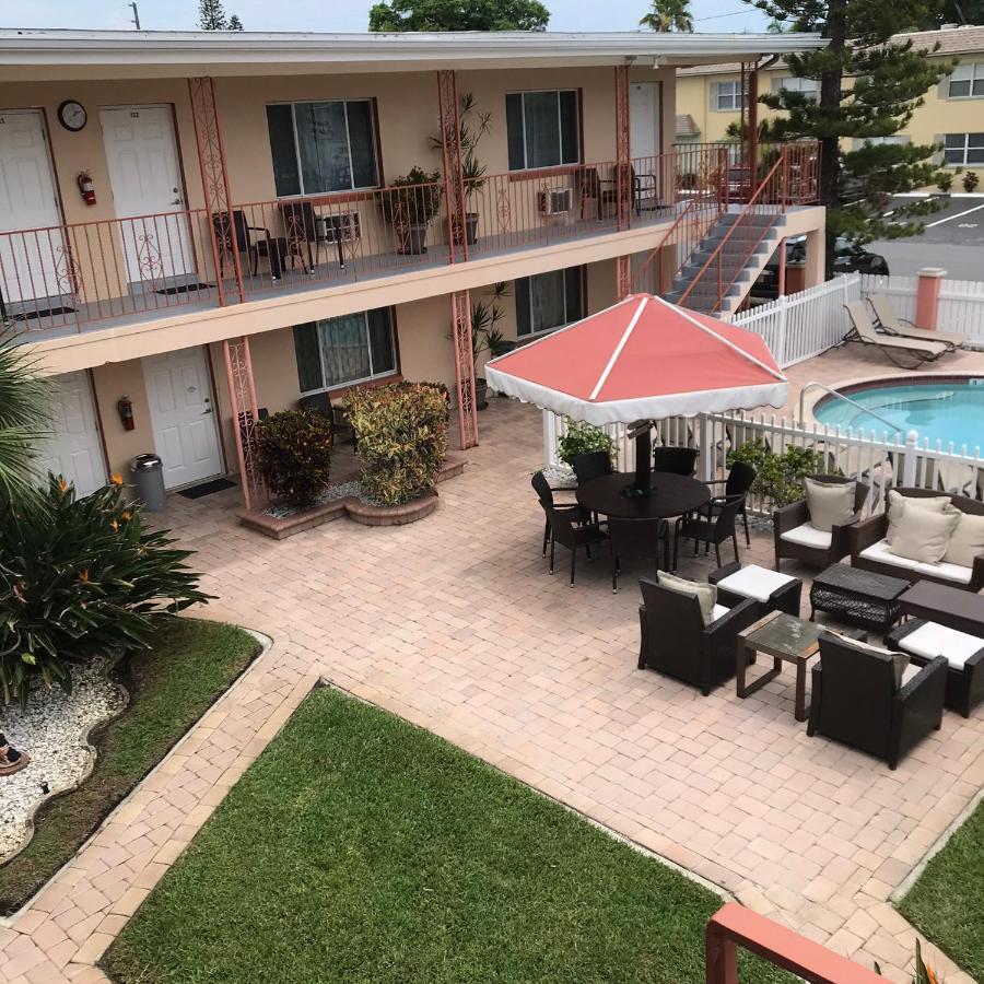 Carlton House Motel And Suites St. Pete Beach Esterno foto