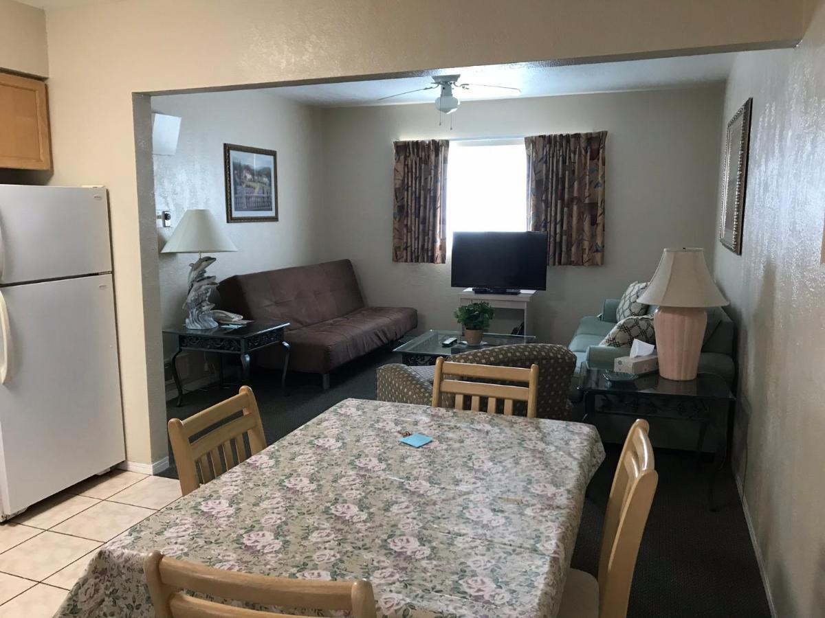 Carlton House Motel And Suites St. Pete Beach Esterno foto
