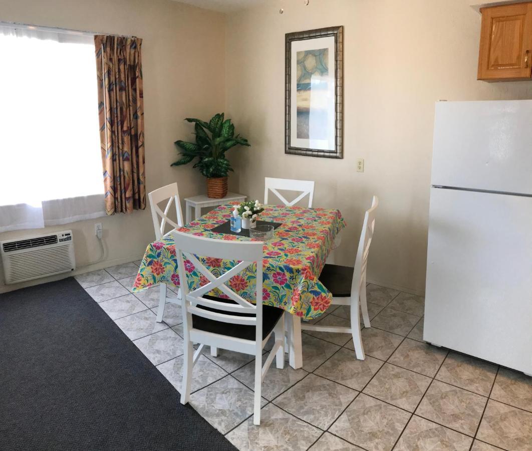 Carlton House Motel And Suites St. Pete Beach Esterno foto
