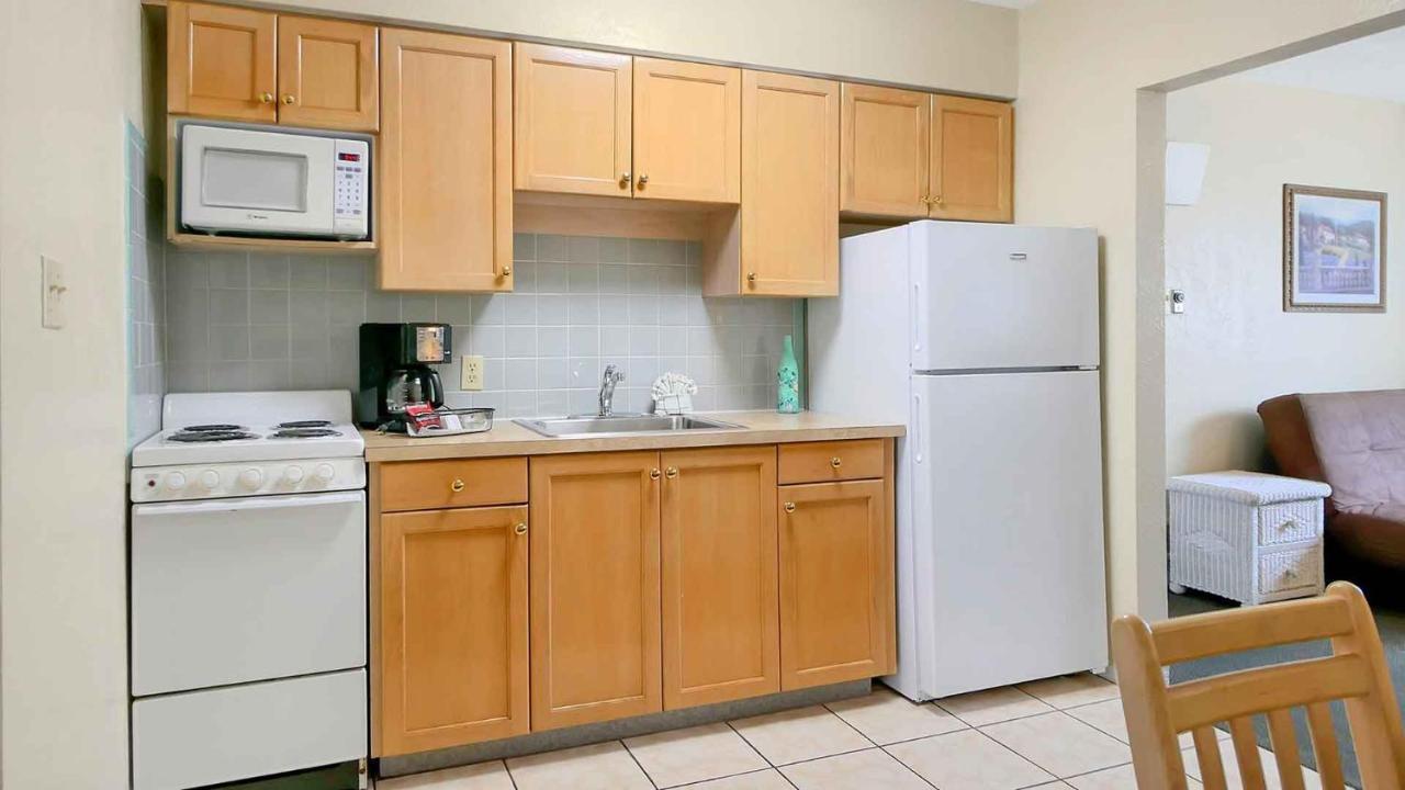 Carlton House Motel And Suites St. Pete Beach Esterno foto