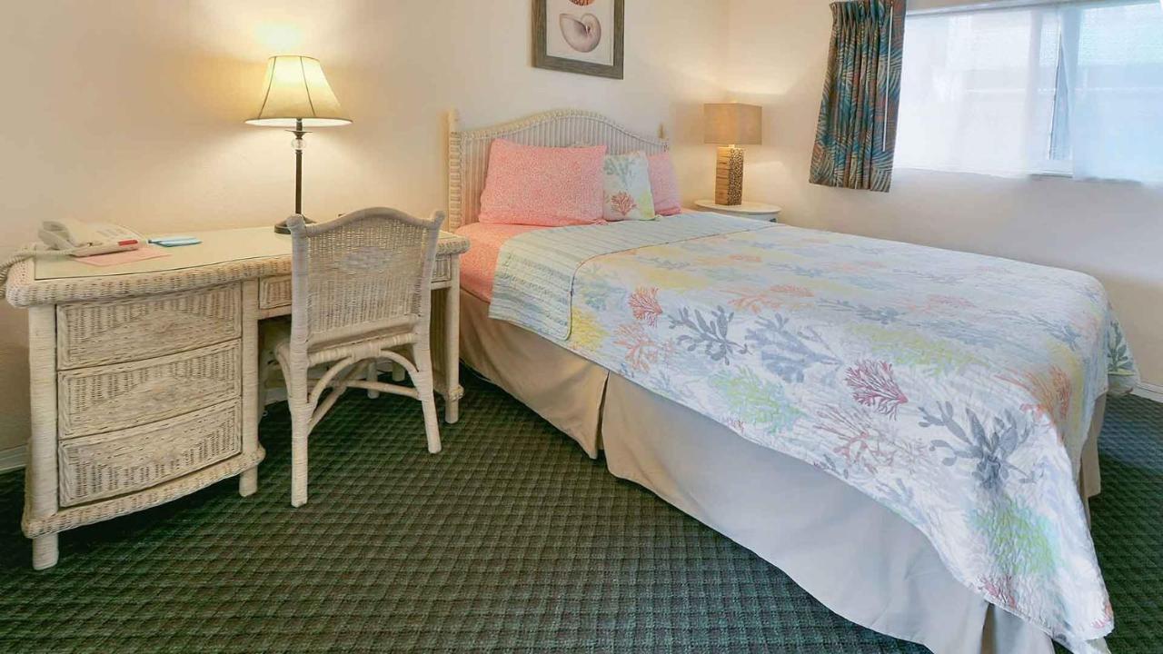 Carlton House Motel And Suites St. Pete Beach Esterno foto