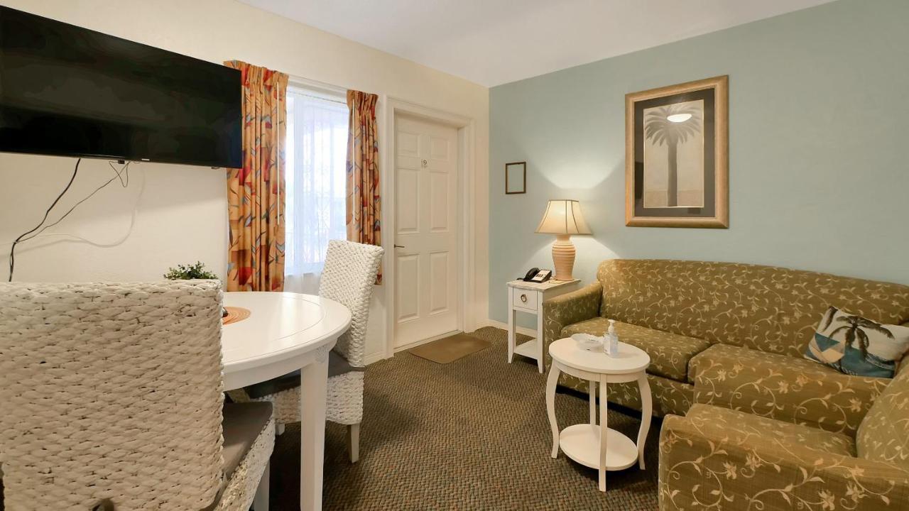 Carlton House Motel And Suites St. Pete Beach Esterno foto