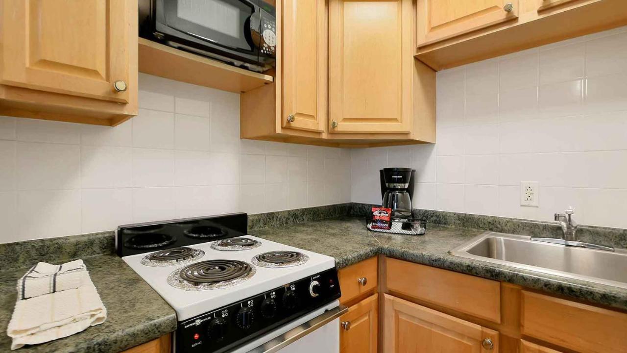 Carlton House Motel And Suites St. Pete Beach Esterno foto