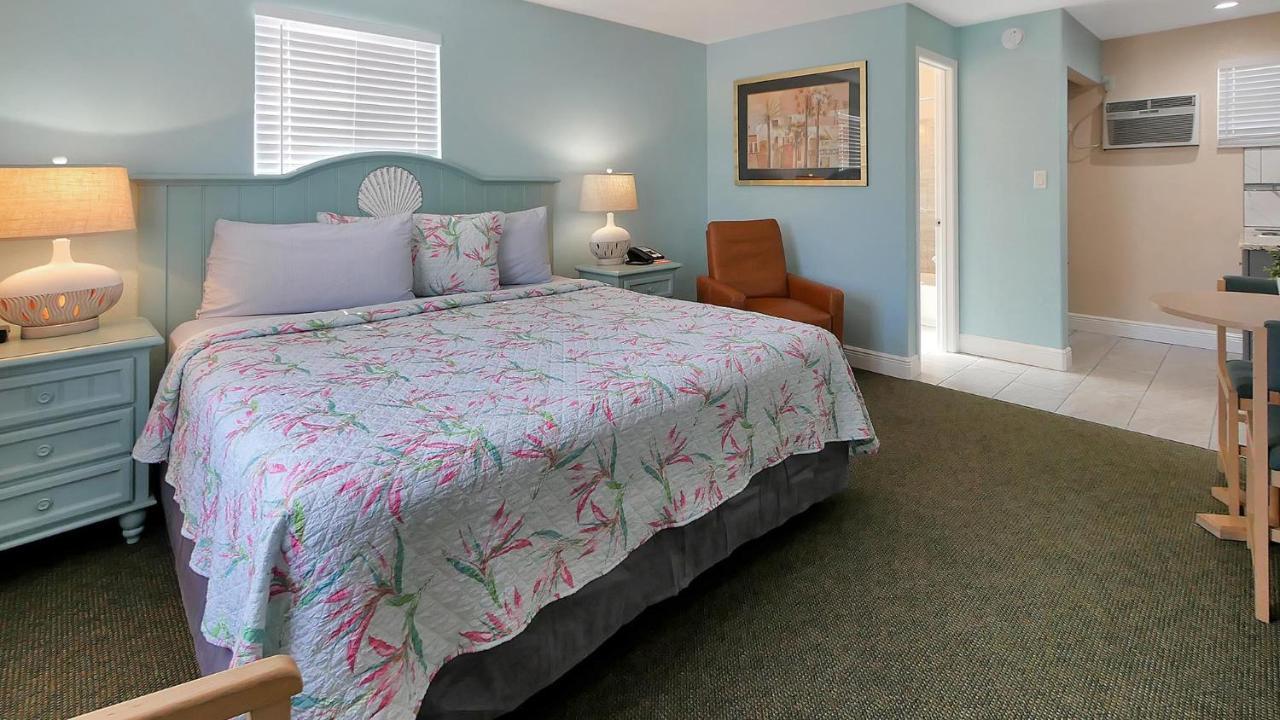 Carlton House Motel And Suites St. Pete Beach Esterno foto