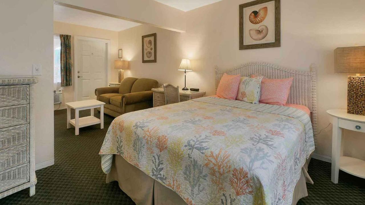 Carlton House Motel And Suites St. Pete Beach Esterno foto