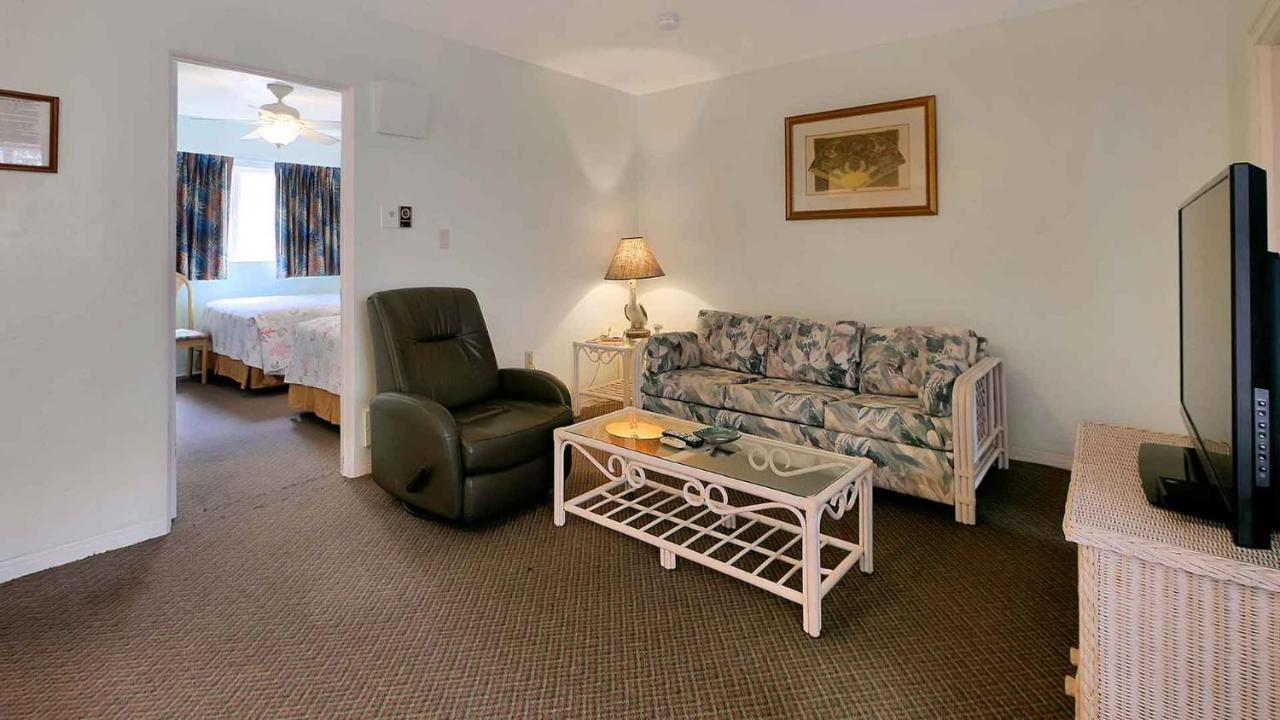 Carlton House Motel And Suites St. Pete Beach Esterno foto