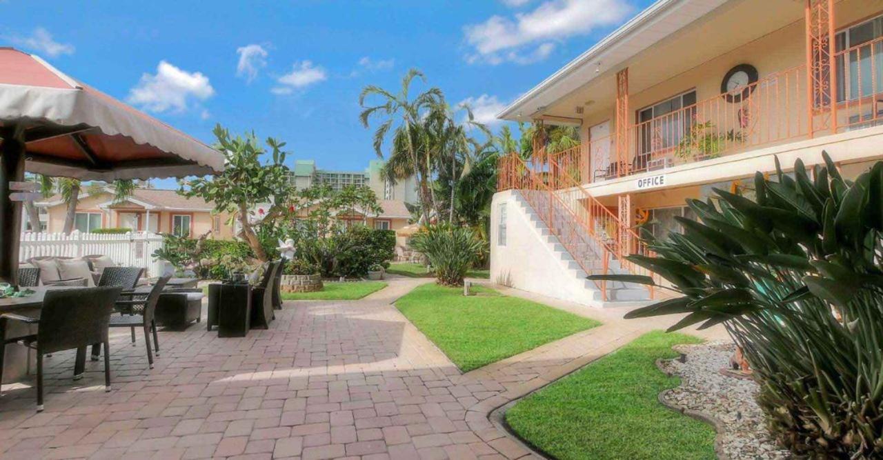 Carlton House Motel And Suites St. Pete Beach Esterno foto
