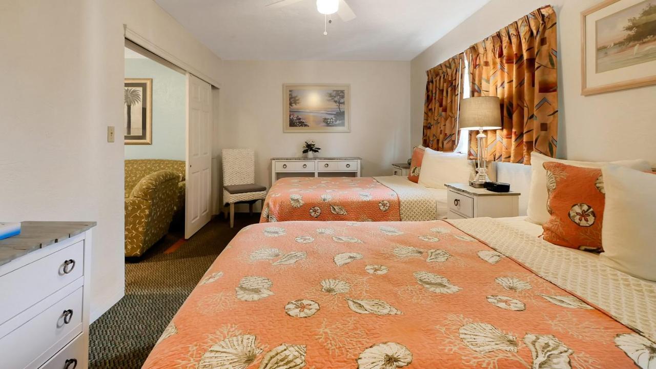 Carlton House Motel And Suites St. Pete Beach Esterno foto