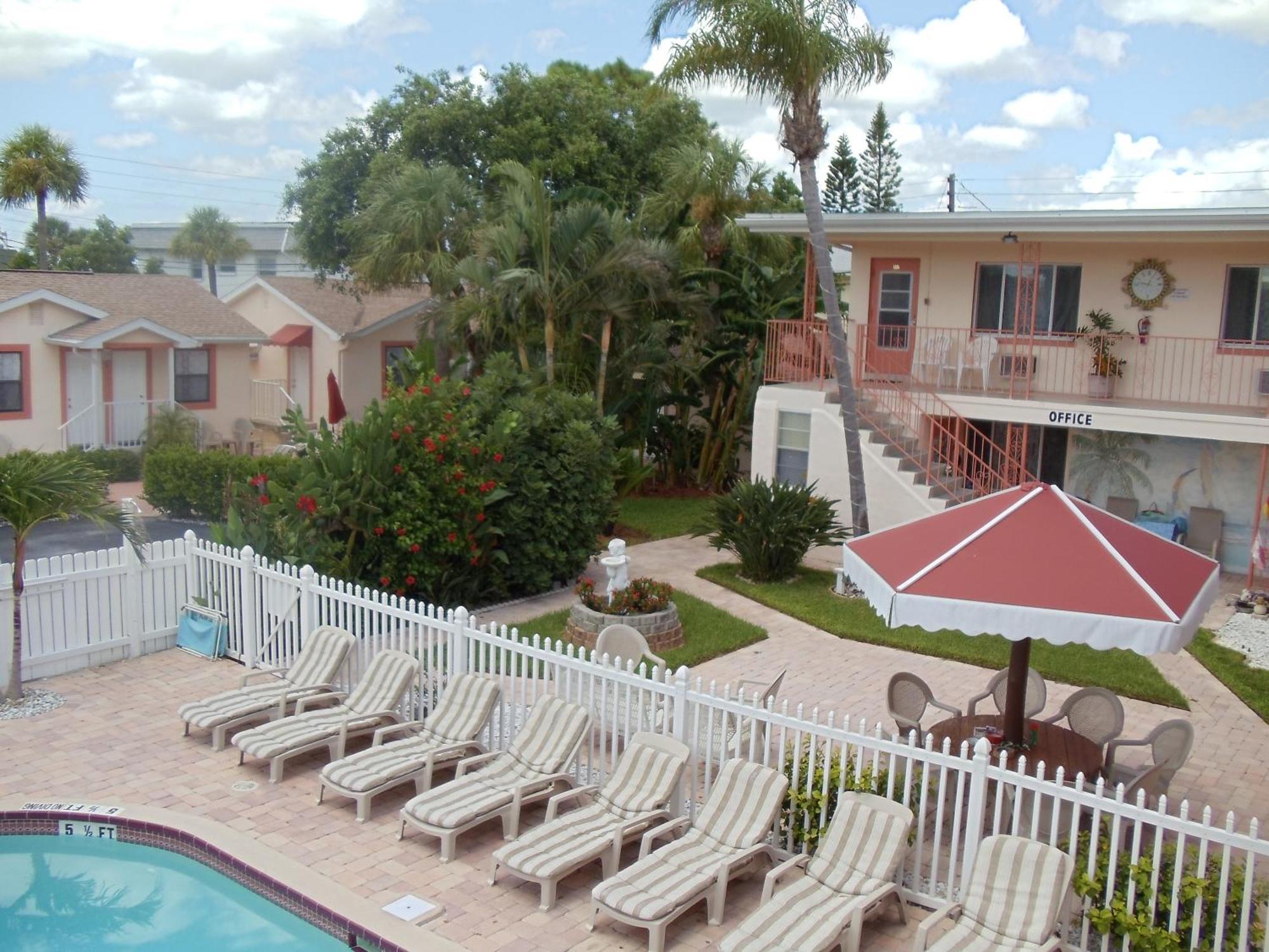 Carlton House Motel And Suites St. Pete Beach Esterno foto